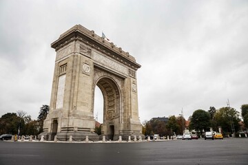 Fototapeta na wymiar Arc de triomphe roumain