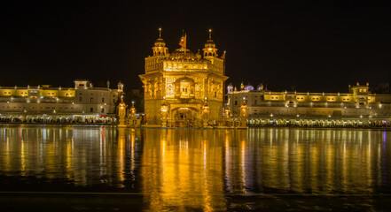 Fototapeta premium The Golden Temple Amritsar India (Sri Harimandir Sahib Amritsar), a central religious place of the Sikhs.