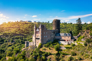 Naklejka premium Katz castle and romantic Rhine in summer at sunset, Germany. Katz Castle or Burg Katz is a castle ruin above the St. Goarshausen town in Rhineland-Palatinate region, Germany