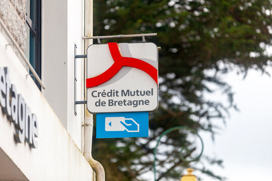 Sign of Cr&eacute;dit Mutuel de Bretagne - Bank