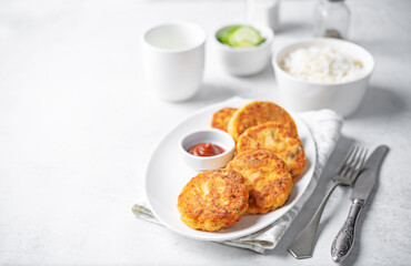 Chicken fritters with parsley and cheese