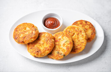 Chicken fritters with parsley and cheese