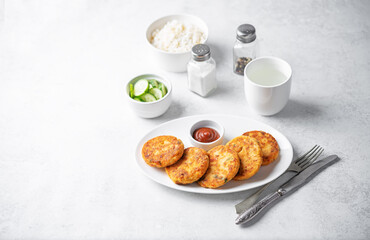 Chicken fritters with parsley and cheese