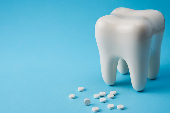White tooth model and medical tablets