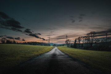 Ein Weg im Sonnenuntergang