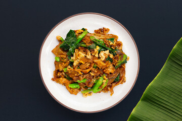 Stir-fried rice noodles with soy sauce and pork