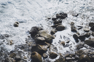
Aerial view of the waves breaking against the rocks
in a beach