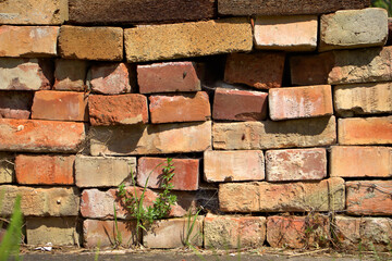 Obraz premium Stapel roter Ziegelsteine