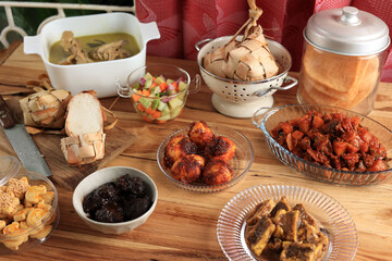 Hidangan Lebaran Menu Set with Ketupat