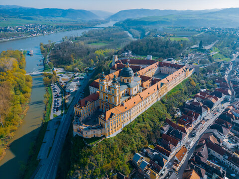 Stift Melk im Fr&uuml;hjahr von oben