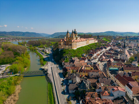 Stift Melk im Fr&uuml;hjahr von oben