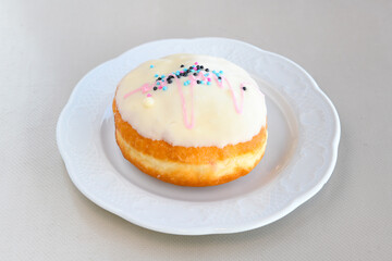 Donuts photoshoot. Food photography and editing. Cilekli, muzlu, Cikolatali donut.