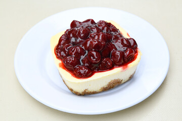 Close-up of homemade mug cakes with protein topping. Tek kisilik, adet yas pasta. Red velvet, Profiterol, meyveli, krokanli, frambuazli,  cikolatali yas pasta. Dogum gunu pastasi. Cilekli, frambuazli.