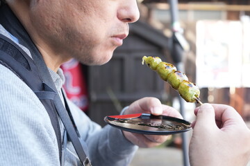 Japanese Food, Man eating Sticky Rice Cake Mochi, Skewered Ricecake Dumplings - 日本料理 和菓子 串だんご 草餅 食べる男性