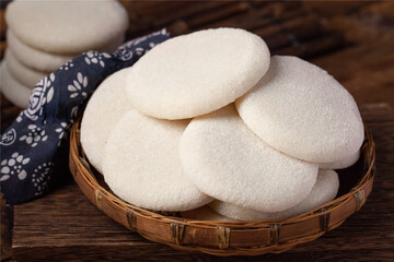 glutinous rice cake(ciba or cipa),made by steaming and smashing glutinous rice(glutinous rice, sesame, soybean flour, peanuts, brown sugar). It's a popular street food in southern China