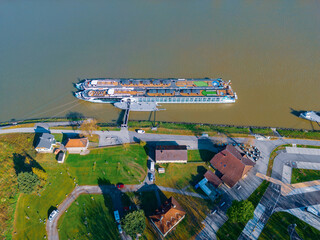 Donau Schifffahrt von oben - Anlegestelle Melk