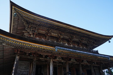 Fototapeta na wymiar Kinpusen-ji Temple on Mount Yoshino, Image of Spring Season in Nara, Japan - 日本 奈良 吉野山 金峯山寺 蔵王堂 春 桜 