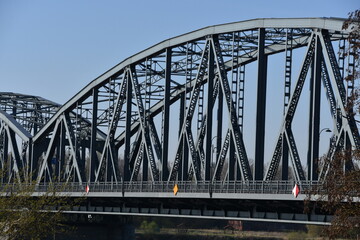 Most drogowy na rzece Wisła w Toruniu, konstrukcja łukowa, przęsła stalowe, 