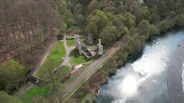 Burgruine Hardenstein an der Ruhr / Wehr und Ruhrinsel / Witten, Muttental, Ruhrgebiet