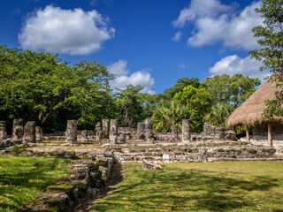 Fototapeta na wymiar Aztec ruins in the jungle