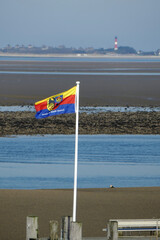Flag of föhr, Föhr Flagge im Wind vor Sylt