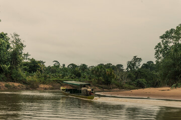 viajando em rio da Amazônia