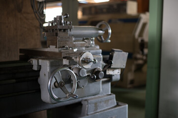 lathe for cutting round objects
