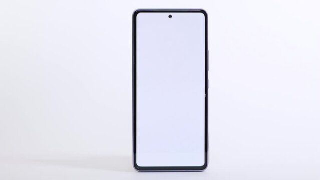 Celular con pantalla blanca, sin funda y fondo blanco