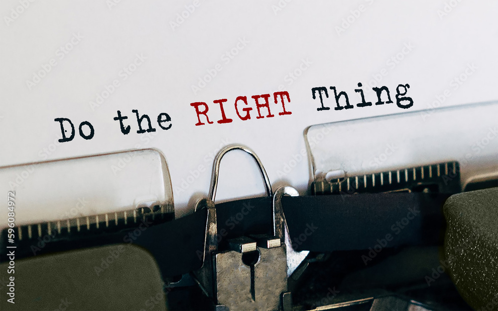 Aufkleber Text Do the Right Thing typed on retro typewriter