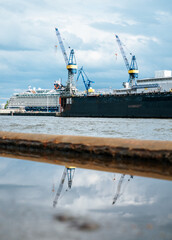 Fototapeta premium Hamburg Harbour on a rainy day