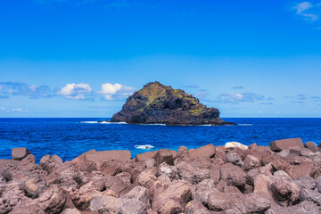 Felsen im Meer