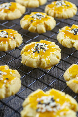 Chui kao so is one of the most popular pastries in Medan and originally came from mainland China. With a savory and crunchy peanut taste