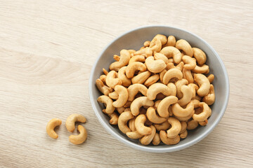 Roasted Cashew Nuts (Kacang Mete) in a bowl
