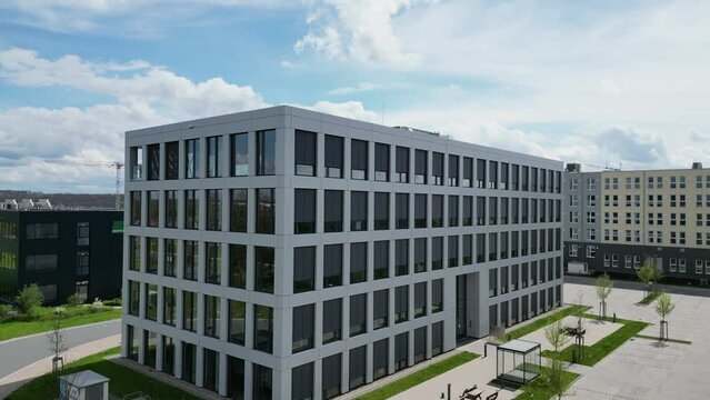 B&uuml;rokomplex.B&uuml;rogeb&auml;ude im Gr&uuml;nen,Gewerbeimmobilie