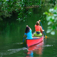 Fototapeta Relaxed Paddeln in einer romantischen Flusslandschaft in Franken obraz