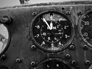 old airplane rpm gauge 