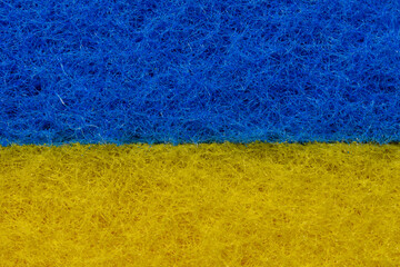 Dwa kolory niebieski i żółty bez napisów stworzone z dwóch gąbek do mycia naczyń w zbliżeniu makro  - obrazy, fototapety, plakaty