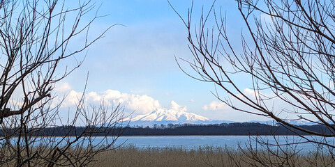 斜里岳と濤沸湖2