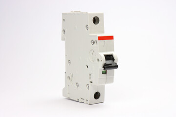 electric circuit breakers against overload and short circuit in the load.