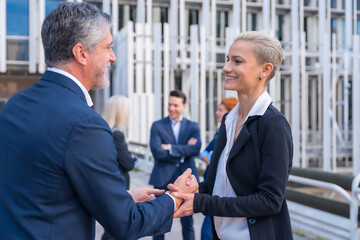 Fototapeta premium Business Leaders Shaking Hands in a Modern Metropolitan Setting