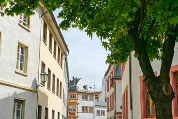 Naklejka premium Schöne Gasse in der Altstadt von Mainz