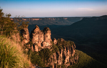 The view of the Three Sisters in the Blue Mountains National park in the dusk