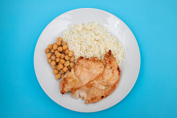grilled chicken with chick-peas and boiled rice