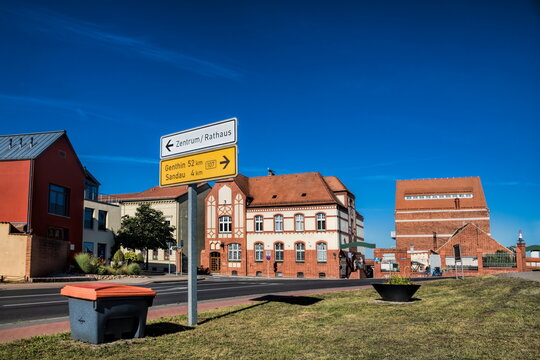 havelberg, deutschland - wegweiser am ortseingang