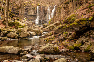 Cascate del Dardagna in Appennino ad aprile