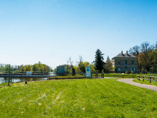 Ecluse ronde des Lorrains &agrave; Apremont-sur-Allier, lieu-dit les laurins dans le Cher, Centre-Val de Loire permettant l'acc&egrave;s au canal latt&eacute;ral &agrave; la Loire
