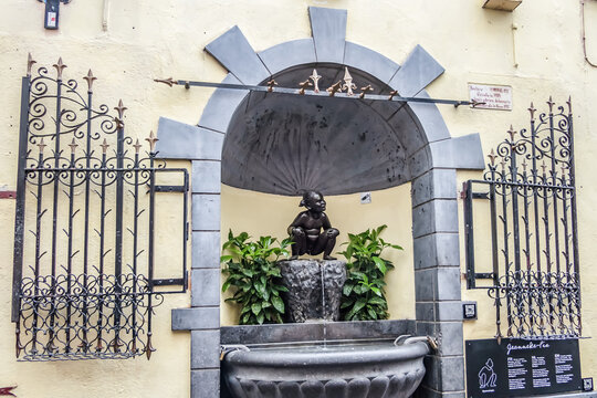 Jeanneke Pis ('Little Pissing Joan', 1987) is a modern fountain sculpture, 50-centimetre bronze statue depicts a little girl with short pigtails. BRUSSELS, BELGIUM. April 21, 2023.
