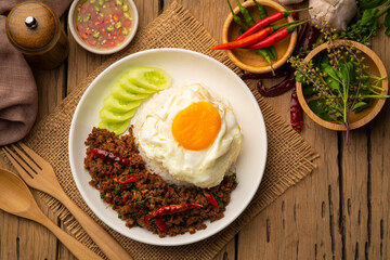 Thai Basil Minced beef,Stir fired ground beef with garlic and basil leaf in chilli sauce with Cooked rice topped with fried egg (Pad Kra pao).Top view - obrazy, fototapety, plakaty