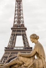 Fototapeta na wymiar Eiffel Tower and statue of a woman in Paris 