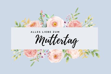 Fototapeta na wymiar Alles Liebe zum Muttertag Schriftzug mit rosa Blumen gezeichnet mit Wasserfarbe auf blauem Hintergrund. Glückwunschkarte. 
